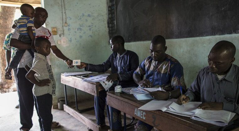 Mali : la junte militaire accusée de renforcer son autoritarisme et de réprimer la population