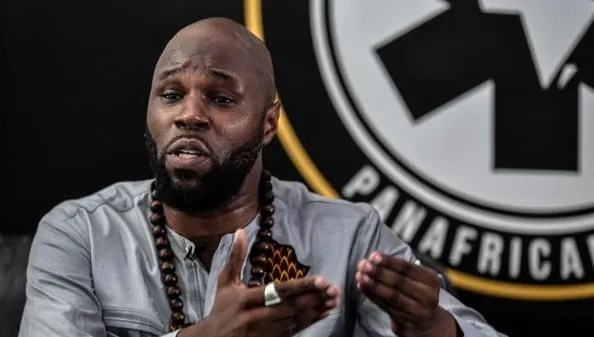 Kémi Séba : parcours d&rsquo;un militant panafricain, figure controversée en Afrique