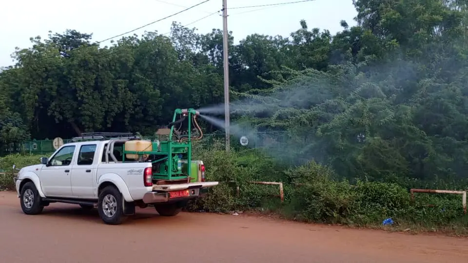 Pulvérisation de produits anti-moustiques à Ouagadougou
