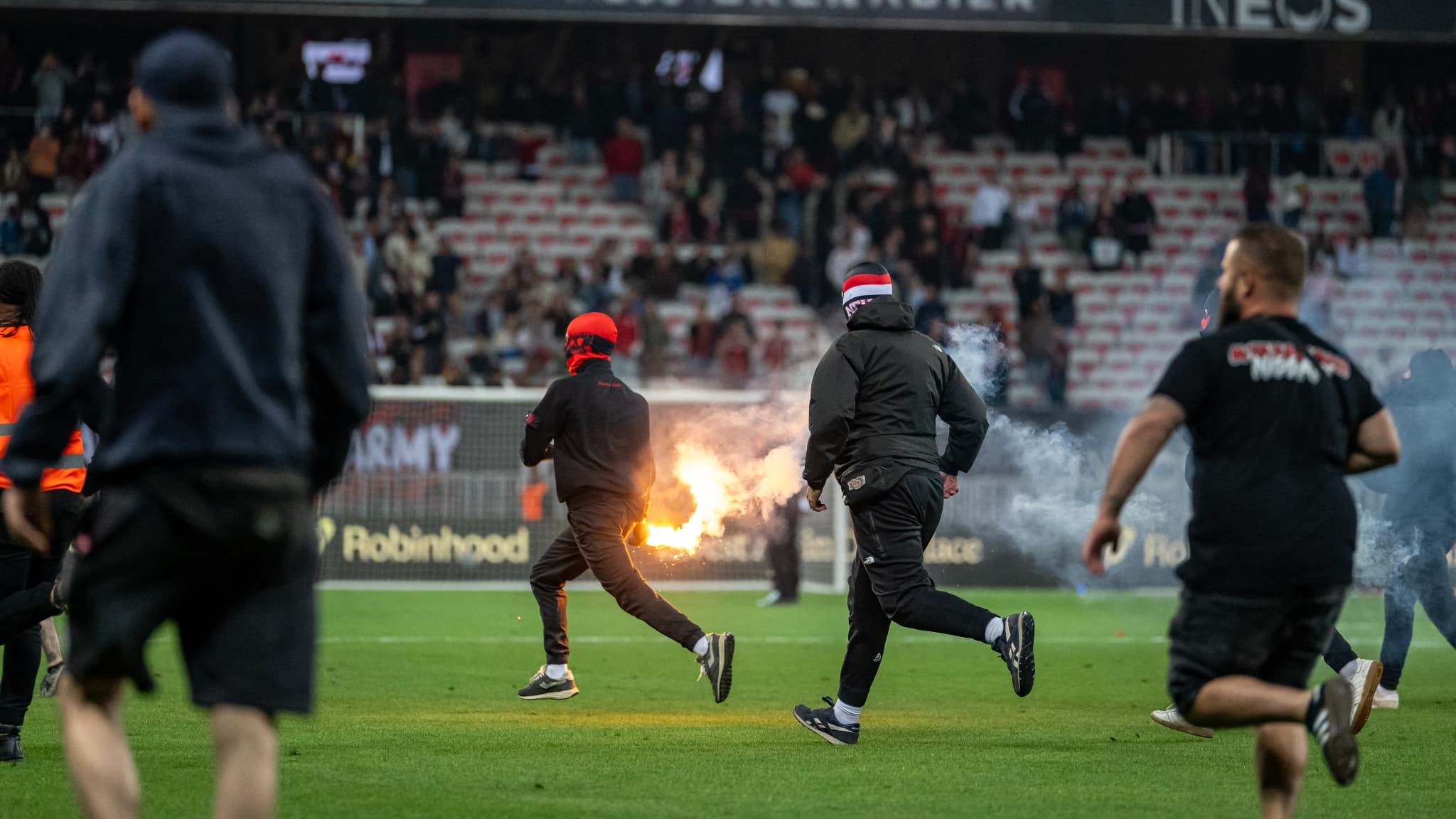 Ligue 1 : nice condamné à jouer le barrage contre saint-Étienne à huis clos