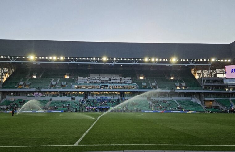 Barrage de Ligue 1 : l&rsquo;AS Saint-Étienne et l&rsquo;OGC Nice se mesurent dans un Geoffroy-Guichard plein à craquer