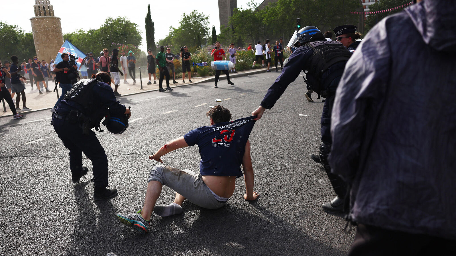Finale PSG-Arsenal : tensions et interventions policières à Paris