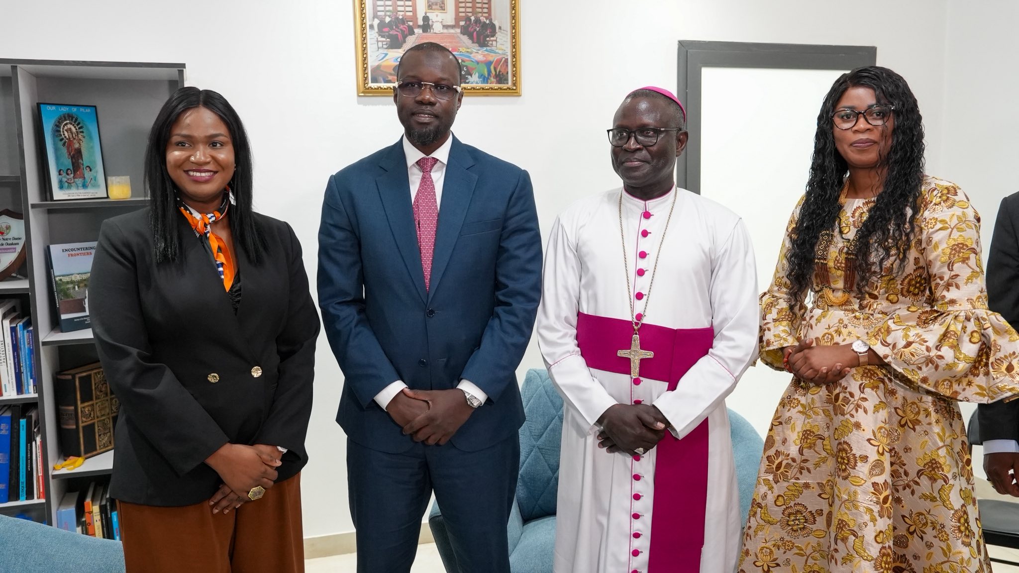 Ousmane Sonko rend visite à l&rsquo;archevêque de Dakar avant le pèlerinage de Popenguine