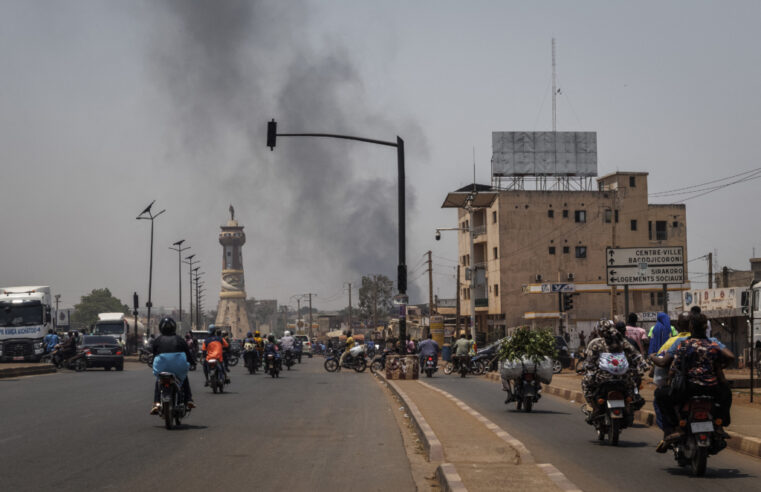 Blocus de Bamako : le GSIM doit protéger les civil·e·s et respecter le droit international
