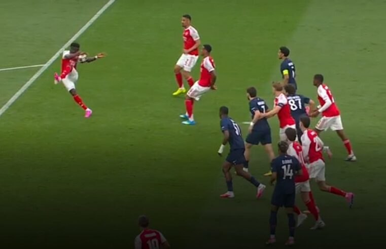 La polémique de la main de Saka lors du PSG-Arsenal en ligue des champions