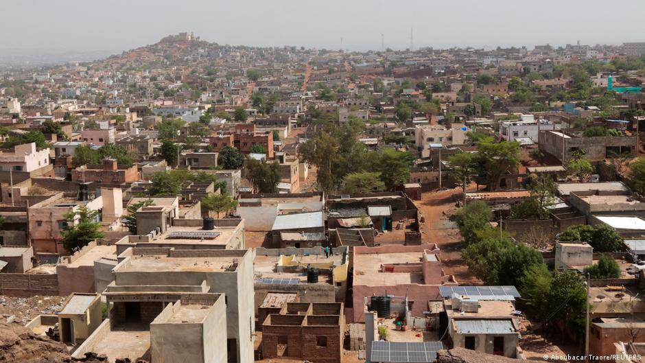 Blocus routier au Mali : voyageurs et transporteurs en difficulté