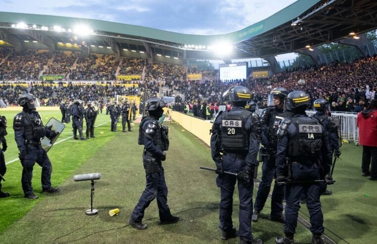 Scènes de chaos en Ligue 1 : la ministre des Sports condamne les violences à Nantes