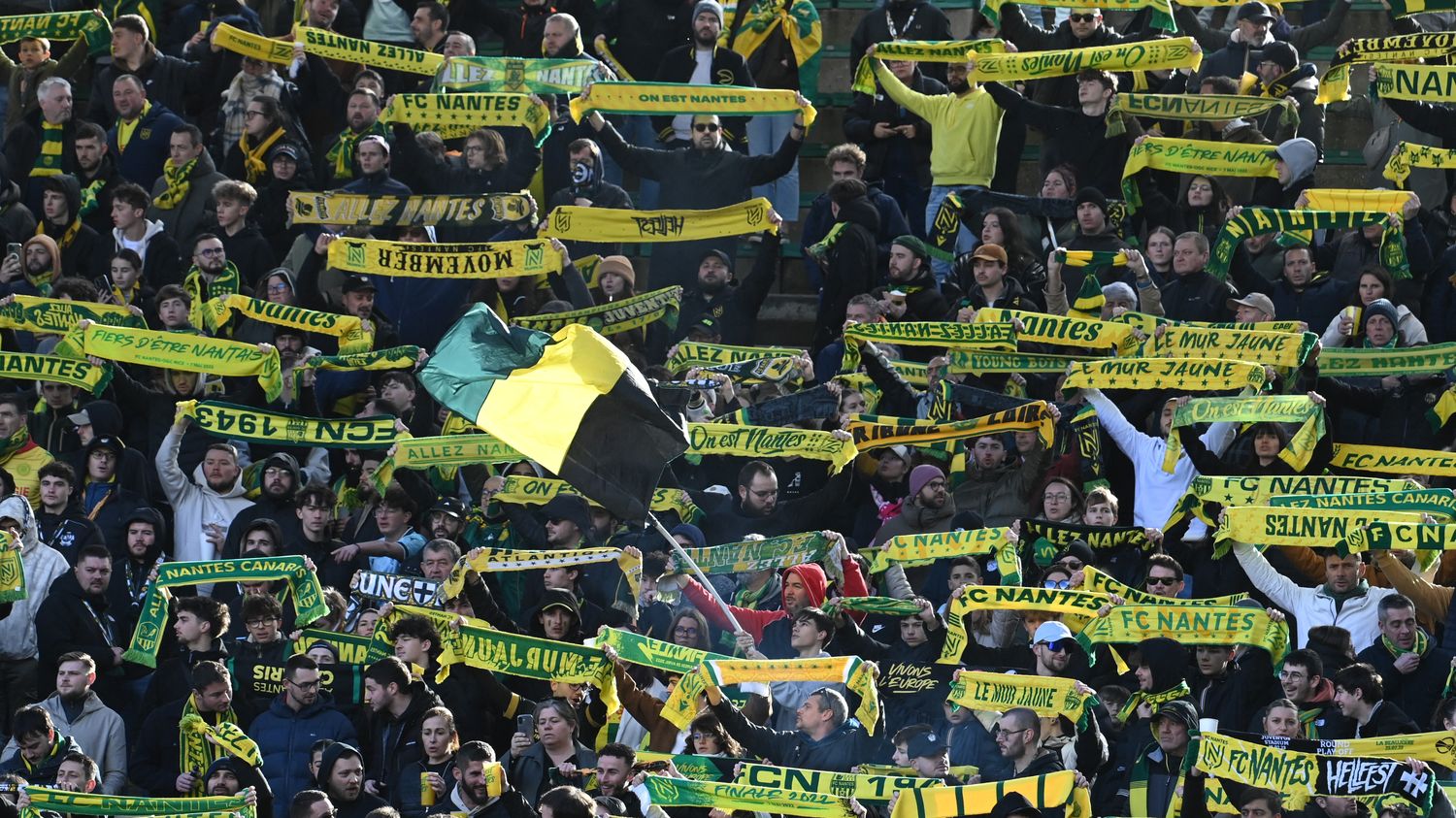 Derniers instants tendus : l&rsquo;envahissement du terrain met fin au match Nantes-Toulouse