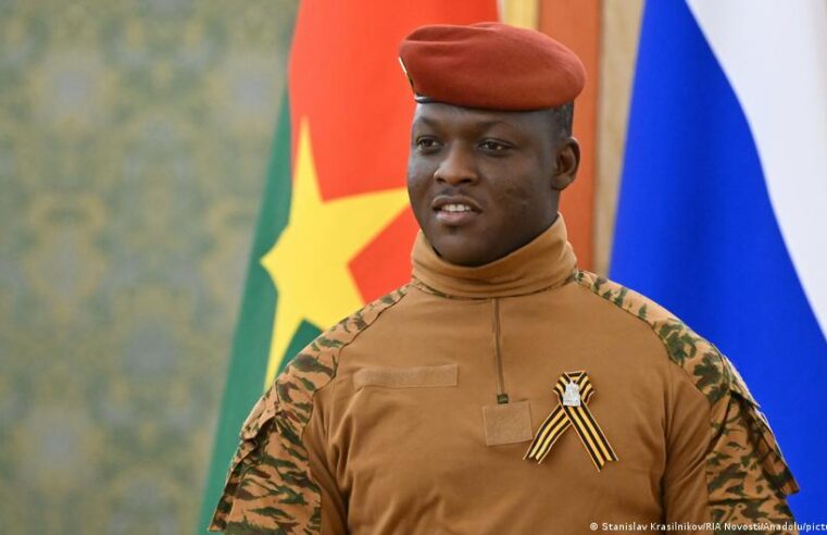 Libertés au Burkina Faso : l’ombre grandissante des restrictions militaires