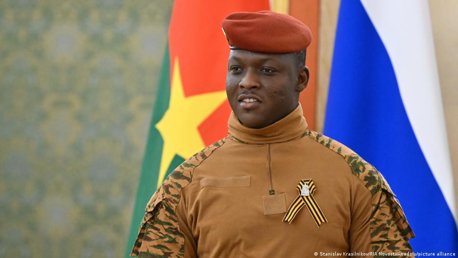 Libertés au Burkina Faso : l’ombre grandissante des restrictions militaires