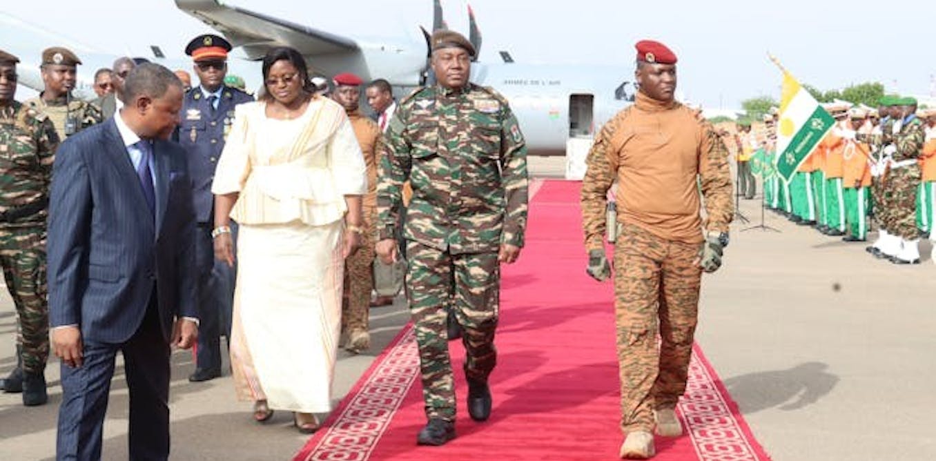 Dissolution des partis politiques au Burkina Faso : le piège du soutien aux putschistes