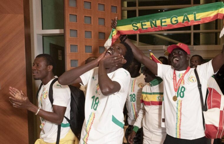 Retour triomphal des supporters sénégalais après la grâce royale au Maroc