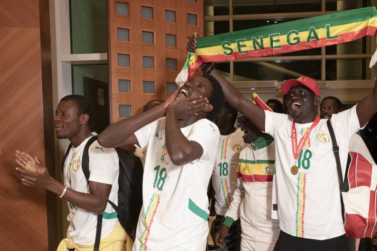 Retour triomphal des supporters sénégalais après la grâce royale au Maroc