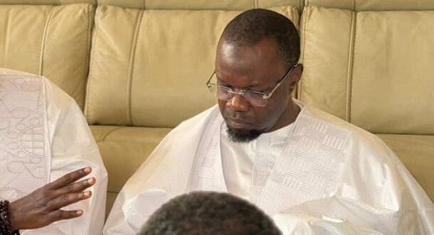 Les larmes d&rsquo;ousmane sonko lors de son hommage à touba