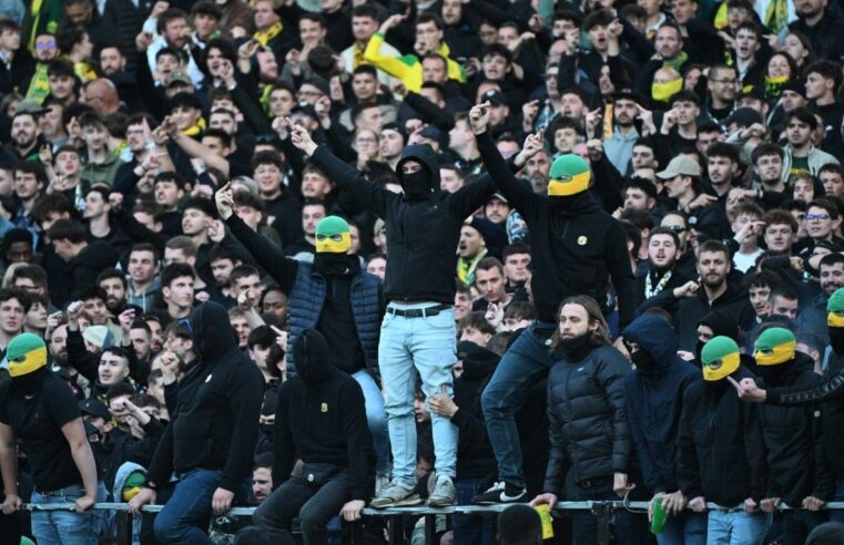 Scènes de chaos en Ligue 1 : envahissements de terrain à Nantes et Nice