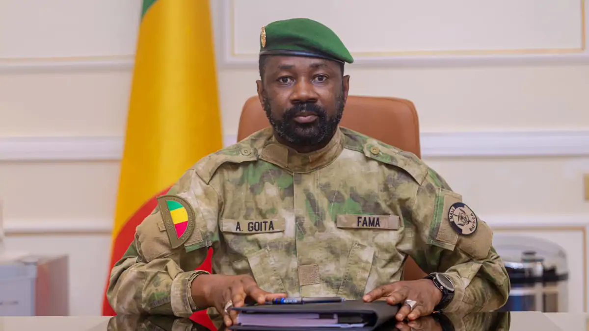 Le président Goïta redéfinit le terrorisme au Mali, incluant médias et pressions extérieures