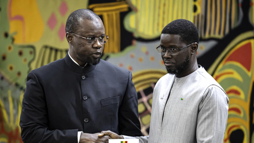 Diomaye Faye lance des concertations au Sénégal tandis que Sonko s&rsquo;exprime à l&rsquo;Assemblée