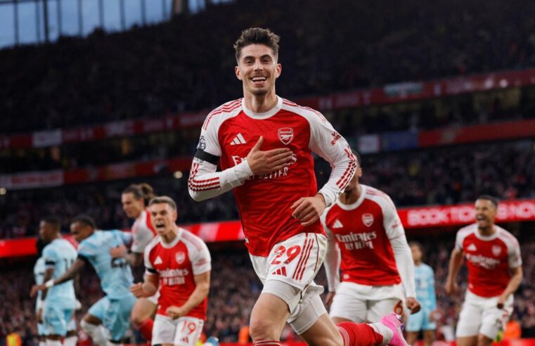 Les joueurs d&rsquo;arsenal en liesse après leur titre de champion d&rsquo;angleterre