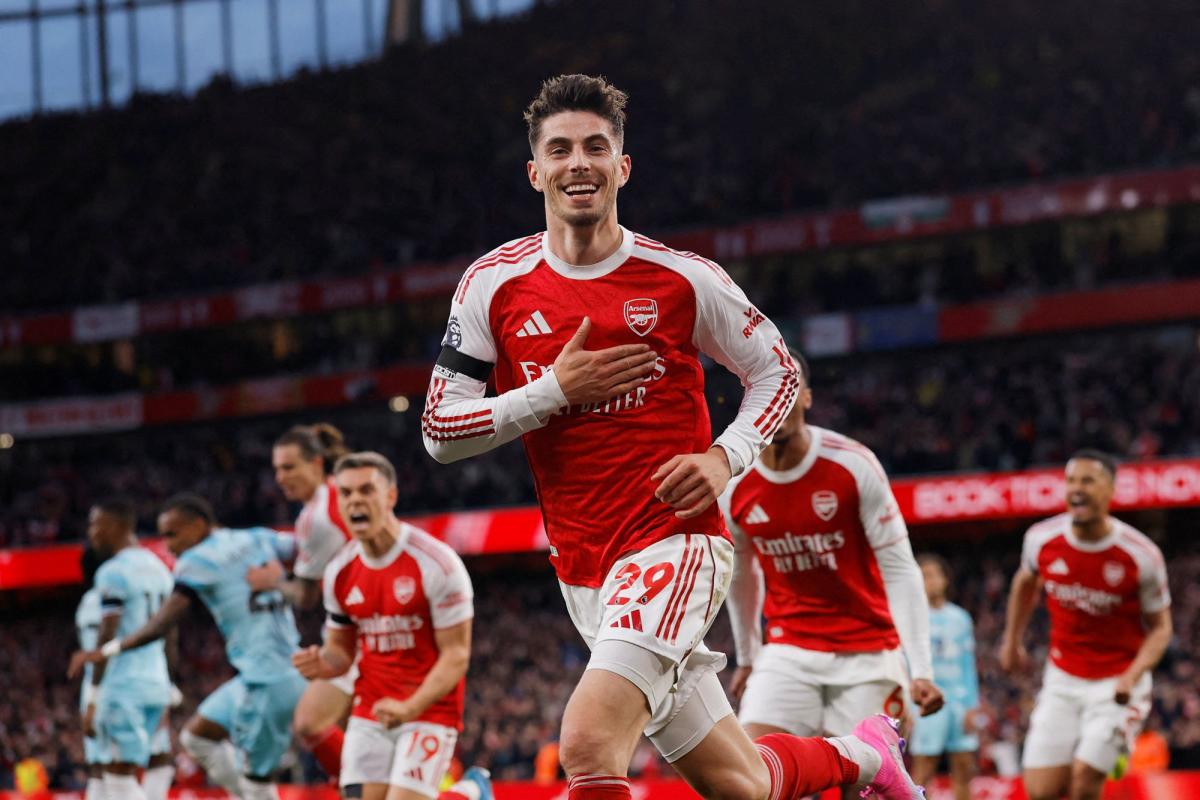 Les joueurs d&rsquo;arsenal en liesse après leur titre de champion d&rsquo;angleterre