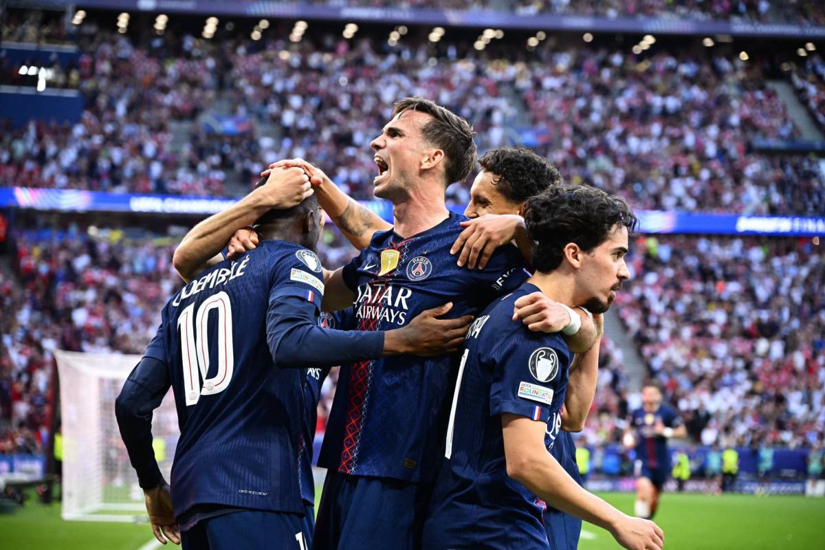 Psg réalise un doublé historique en ligue des champions face à arsenal