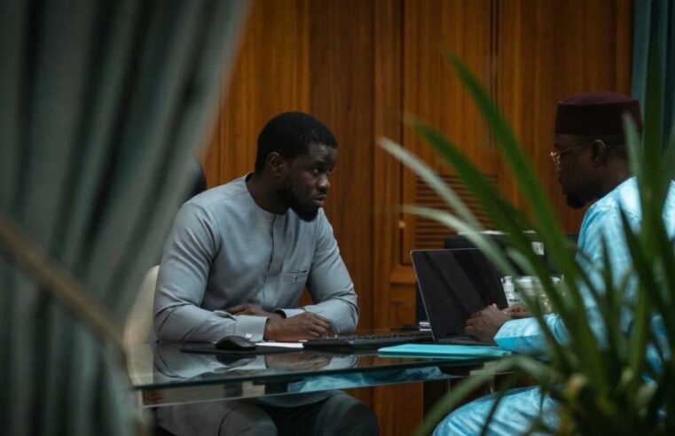 Le président Bassirou Diomaye Faye limoge son premier ministre et son gouvernement