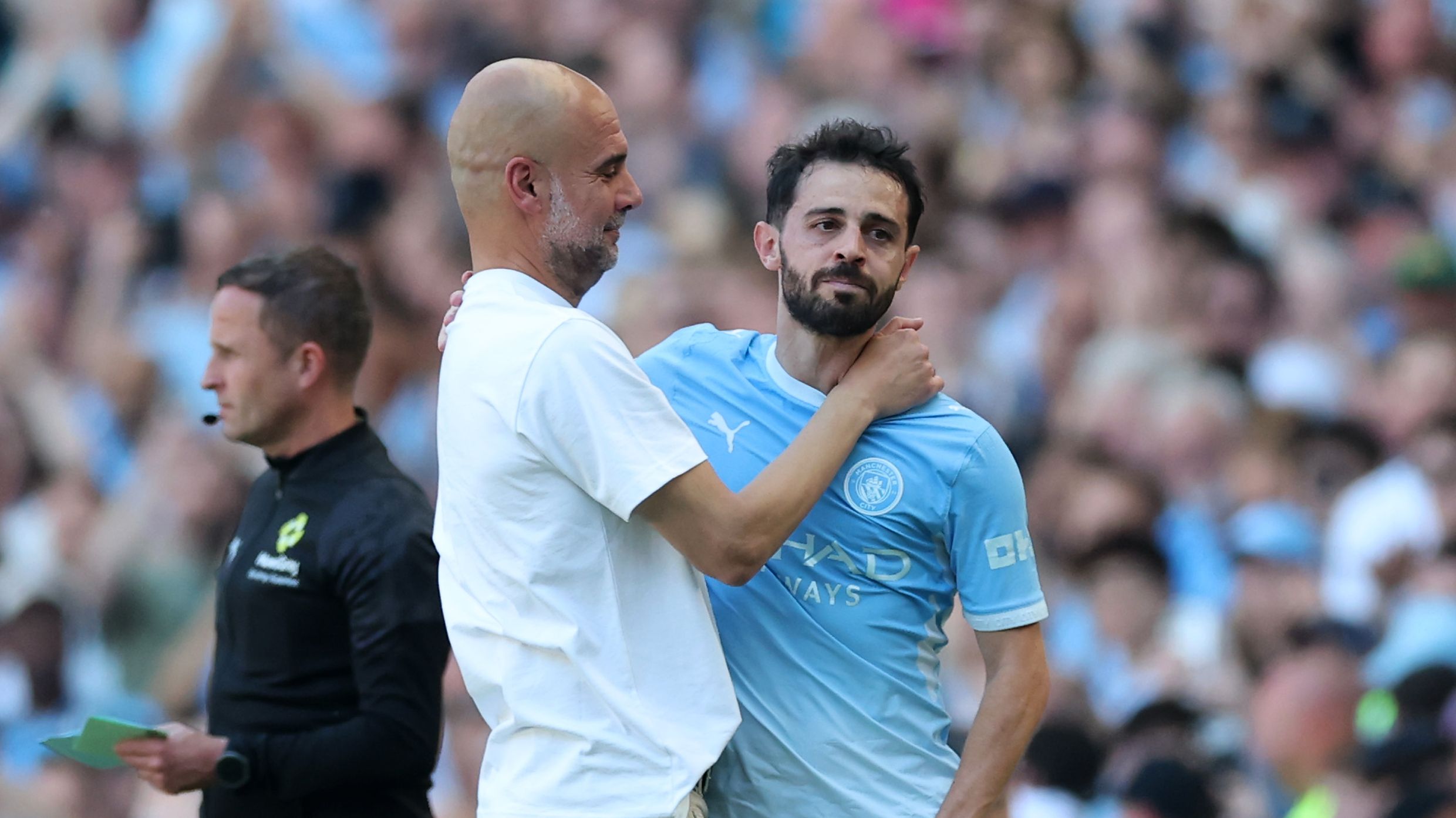 Rooney s&rsquo;indigne de la haie d&rsquo;honneur en plein match pour Silva et Stones à Manchester City