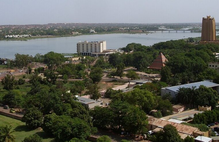 Blocus à Bamako : les djihadistes sous le feu des critiques pour leurs attaques contre les civils