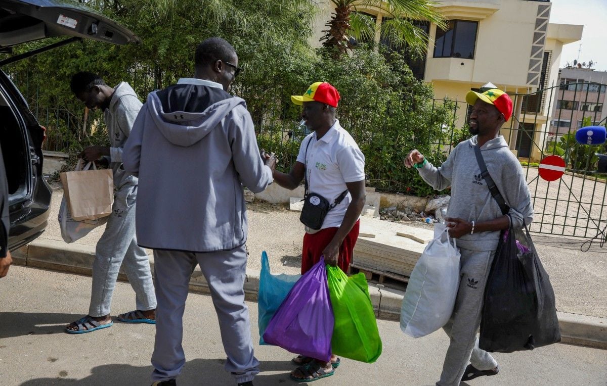 Accueil triomphal des trois supporters du Sénégal libérés après la can