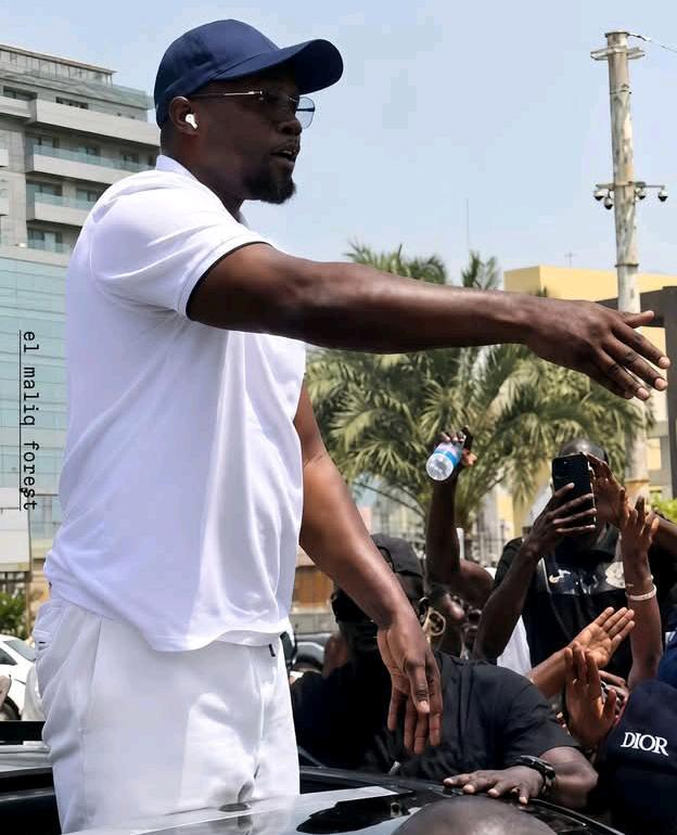 Dakar en liesse : Ousmane Sonko galvanise ses partisans lors d&rsquo;une grande marche