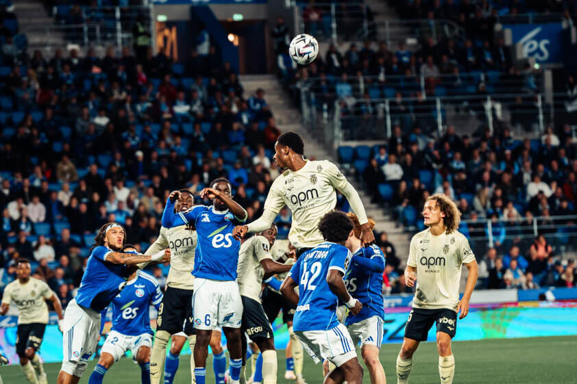 Monaco s&rsquo;incline face à strasbourg en fin de match