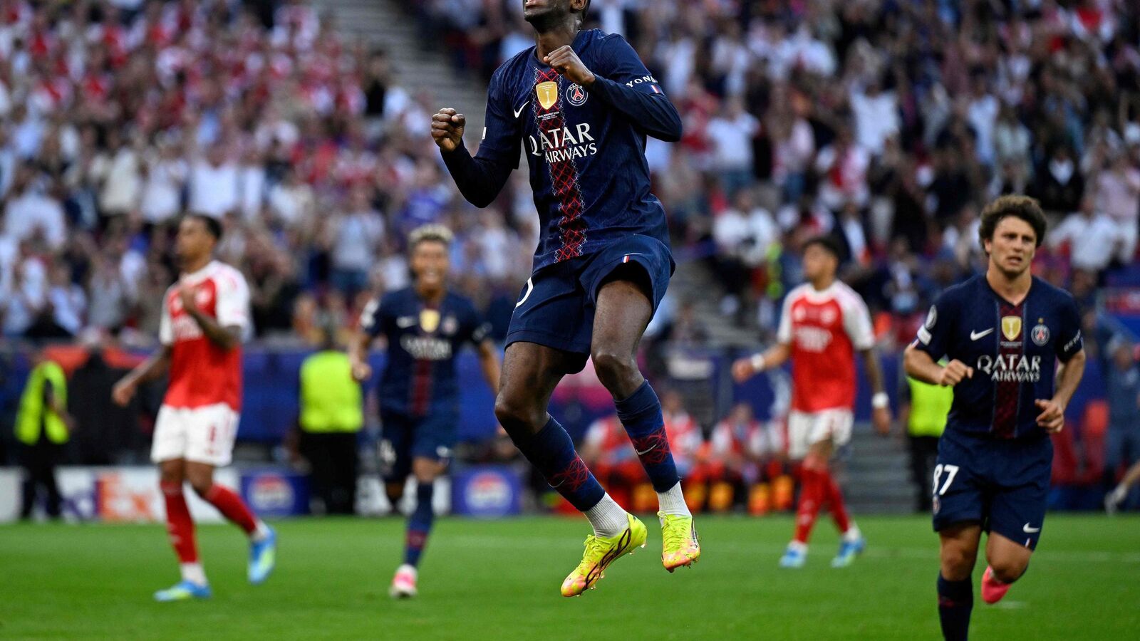 Psg arsenal : dembélé égalise d&rsquo;un pénalty et relance la finale de ligue des champions
