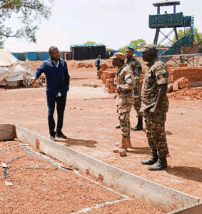 Faure Gnassingbé avec les forces de sécurité lors de l'Opération Koundjoaré