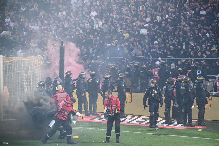 Des échauffourées éclatent malgré la présence des forces de l'ordre
