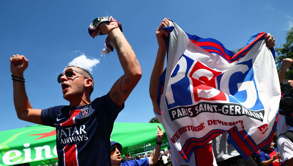 Écran géant retransmettant un match de Ligue des champions en Île-de-France
