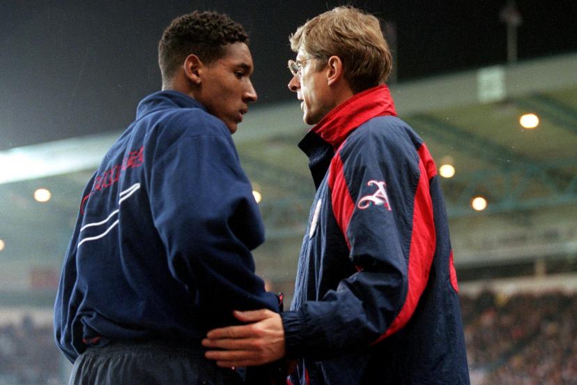 Nicolas Anelka avec Arsène Wenger, entraîneur d'Arsenal, deux mois après le transfert de l'attaquant parisien chez les Gunners.