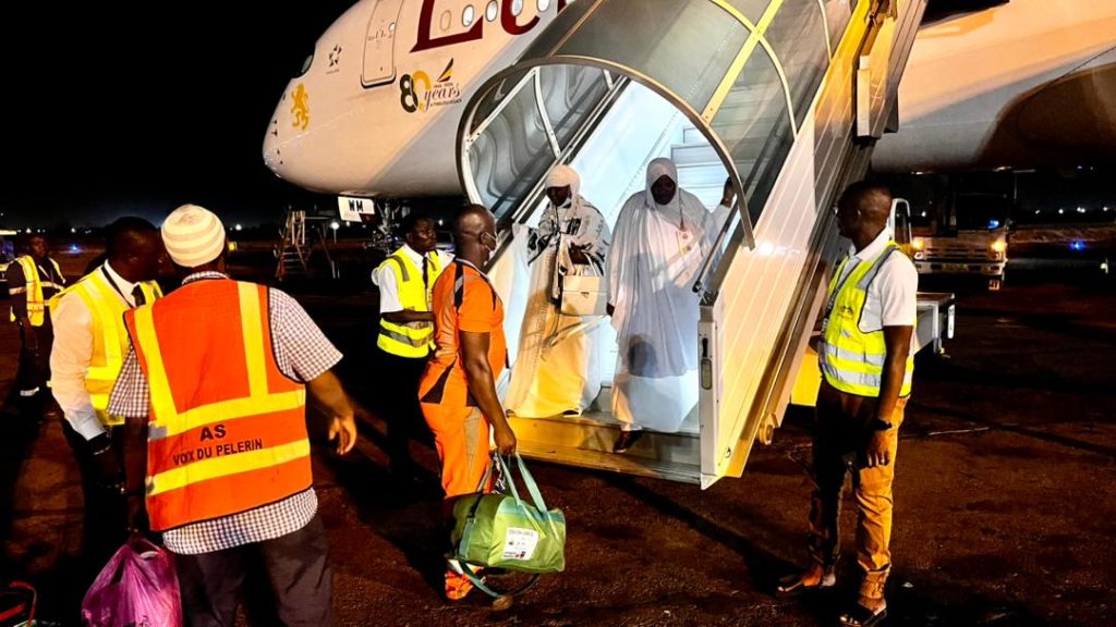 Premier vol retour des pèlerins du hadj 2026 à Ouagadougou : une arrivée sous le signe de la paix
