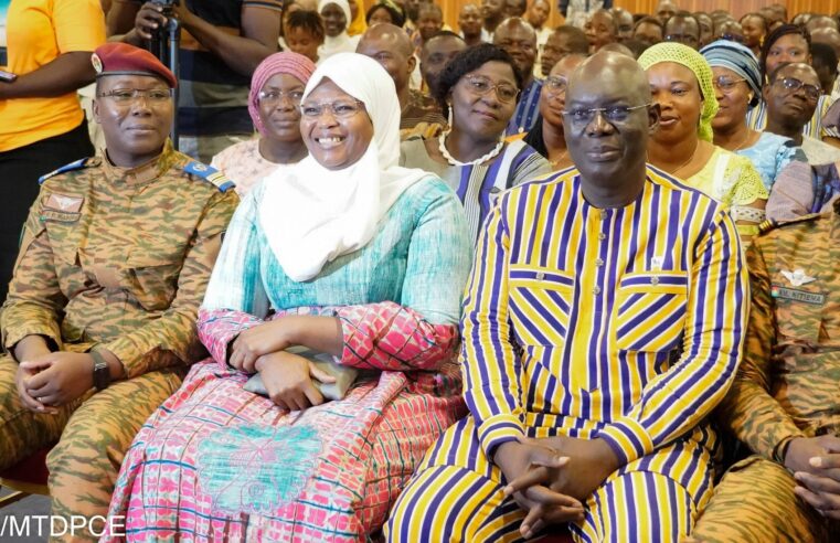 Burkina Faso : la plateforme « dɛmɛ sira » révolutionne la solidarité numérique