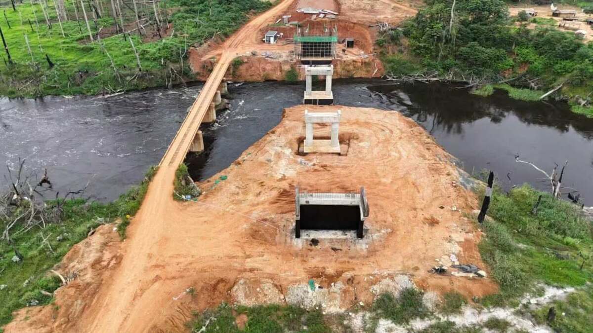 Chantier du pont sur le Dja : une avancée spectaculaire dans le Sud Cameroun