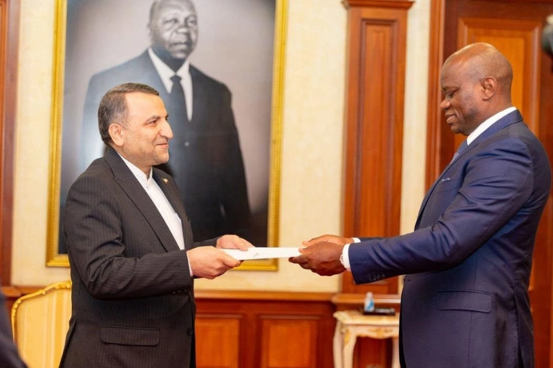 Cinq ambassadeurs reçus par le président gabonais pour renforcer les alliances internationales