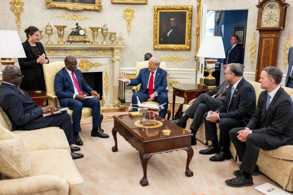 Le Gabon refuse l&rsquo;accueil de migrants américains, affirmant sa souveraineté diplomatique