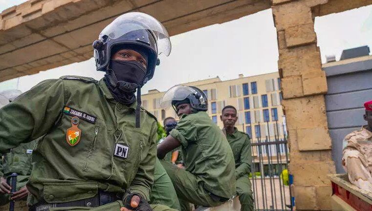 Attaque meurtrière contre l&rsquo;aéroport de Niamey : bilan lourd pour le Niger