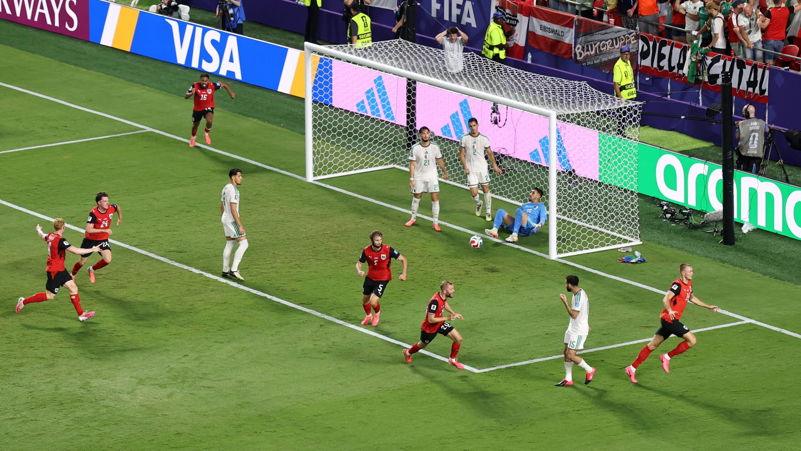 La fifa clôt le dossier des soupçons de match arrangé Algérie-autriche