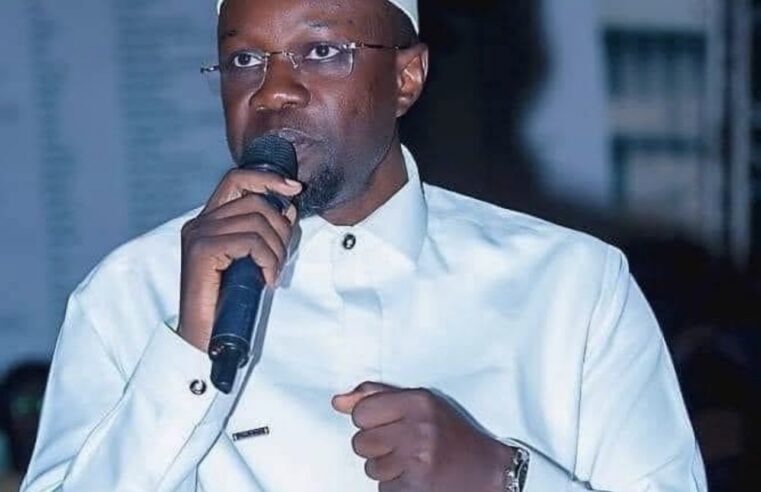 Ousmane Sonko répond après son exclusion du gouvernement sénégalais : des tensions politiques sous la loupe