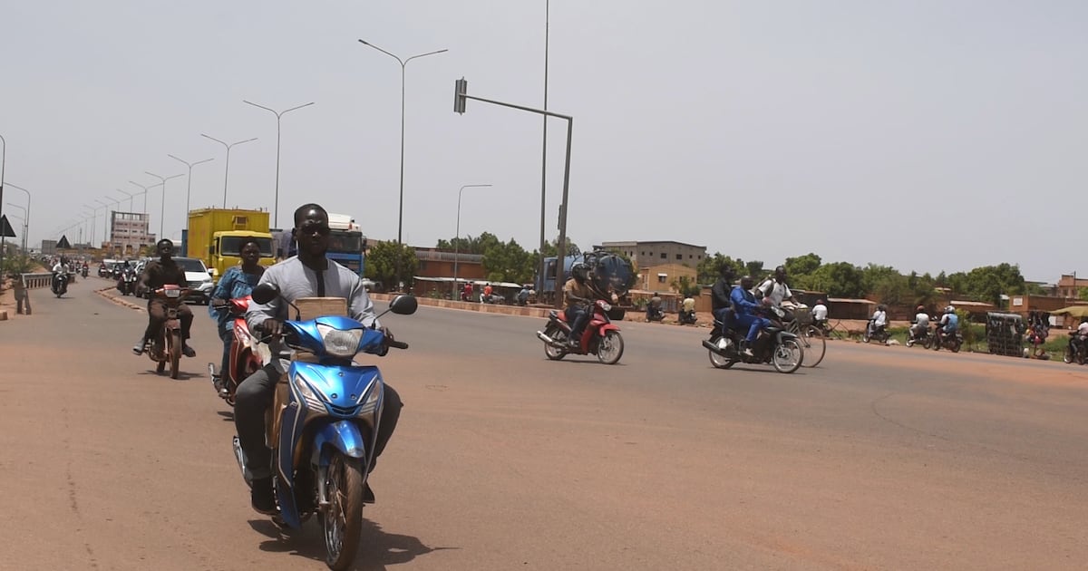 Autorisation des motos mio sur les pistes cyclables au Burkina Faso : entre innovation et défis de sécurité