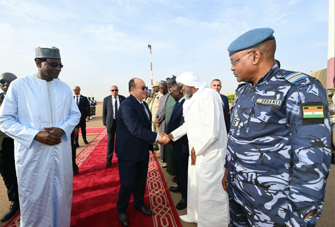 Inauguration de la centrale « solidarié » à Niamey par le premier ministre algérien