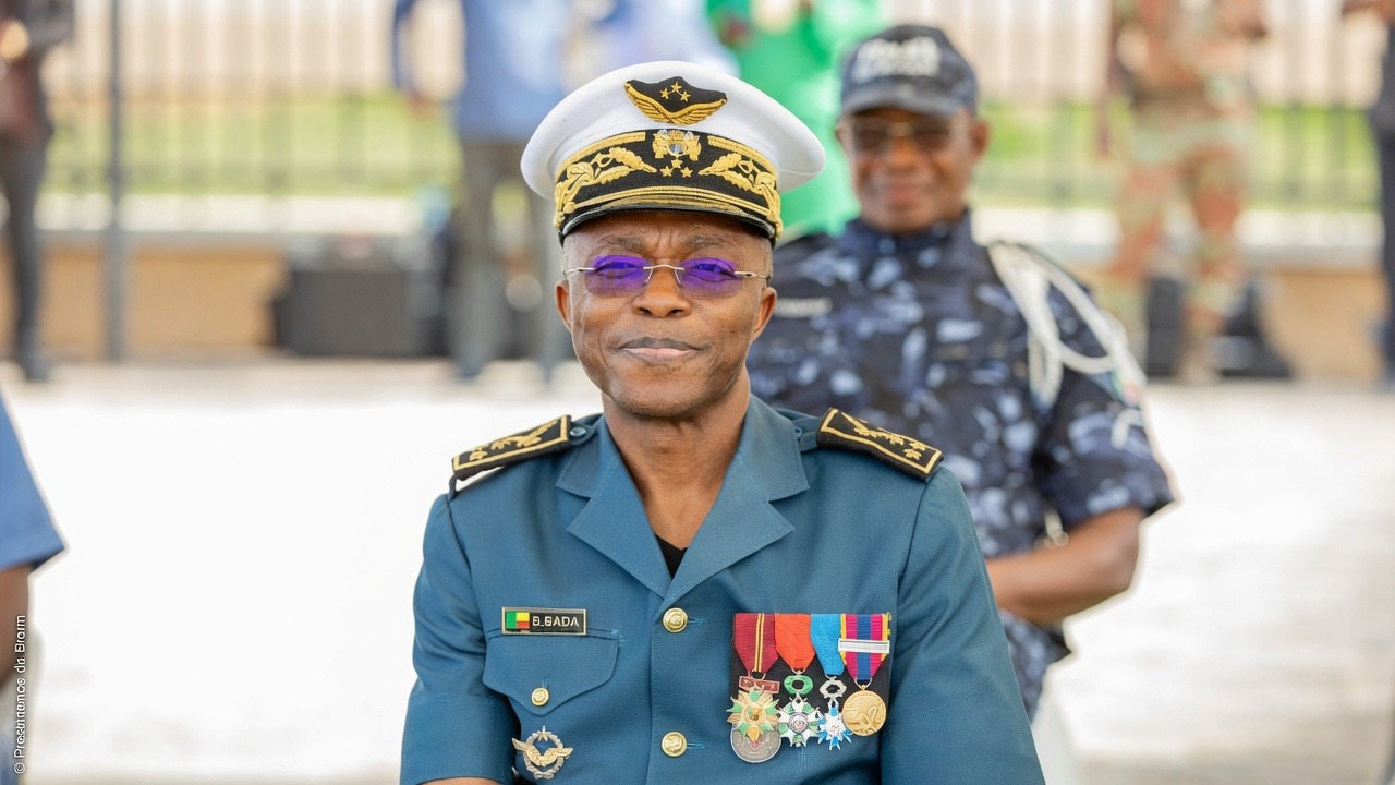 Général Bertin Bada : 43 ans de service, l&rsquo;adieu aux armes d&rsquo;une légende des forces aériennes béninoises