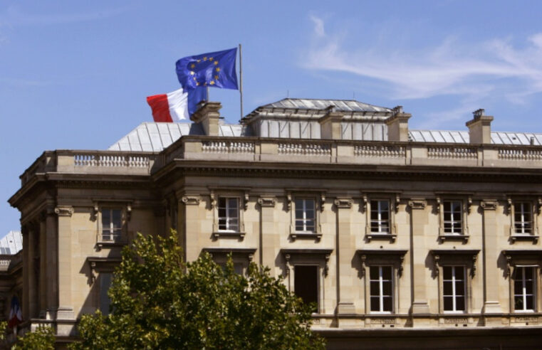 Condamnation sévère d&rsquo;un agent français au Mali : Paris dénonce une mascarade judiciaire