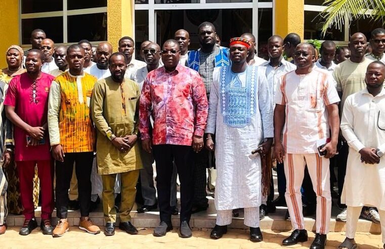 Jeunes commerçants du Burkina Faso unis pour une économie nationale dynamique