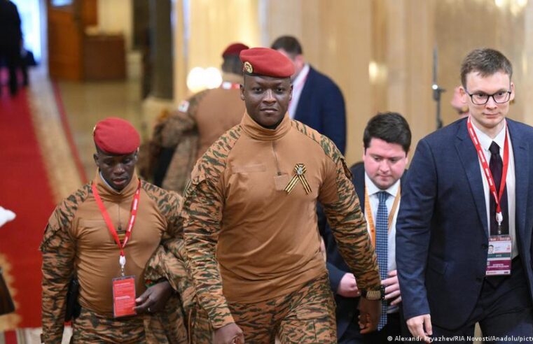 Révolution populaire au Burkina Faso : une transition durable ou un mirage politique ?
