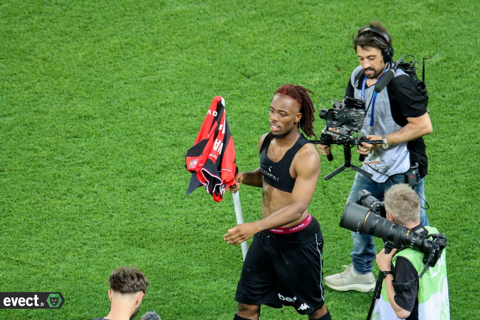 Ligue 1 : soupçons de manipulation autour du carton jaune d&rsquo;elye wahi à nice